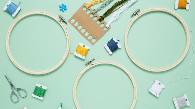 zestaw nici i tamborków